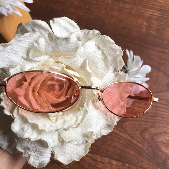 Pink Lens Sunnies - Picture 2 of 3